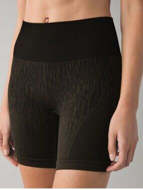 Lululemon Sculpt Bike Short Deep Camo Size 6